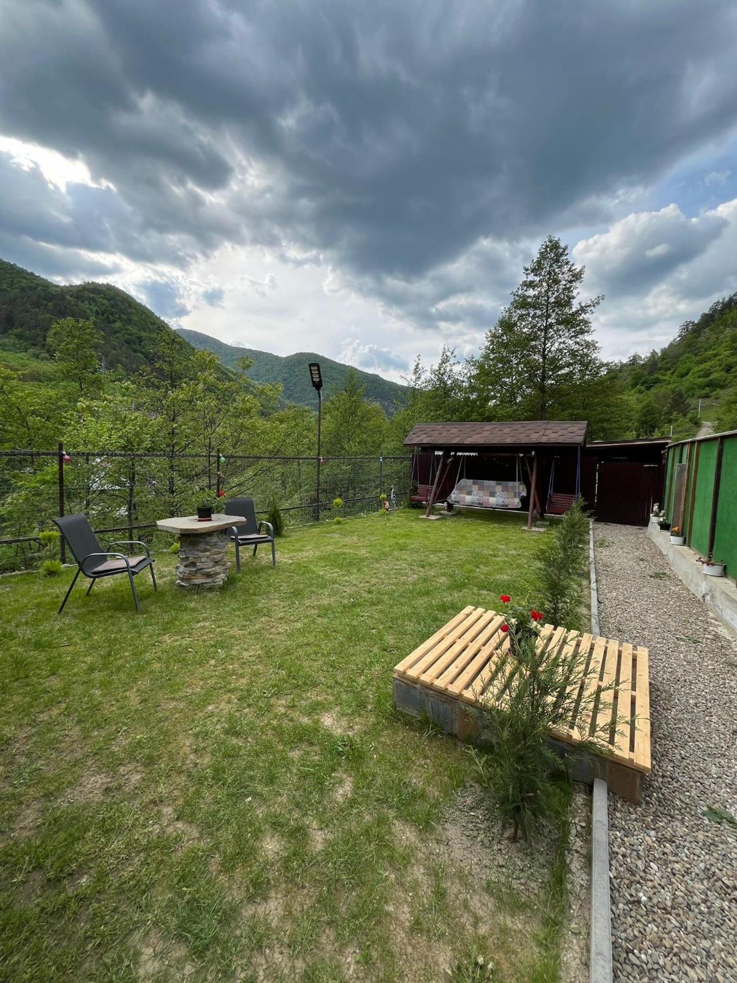 Pensjonat Casa Vio Nehoiu Zewnętrze zdjęcie