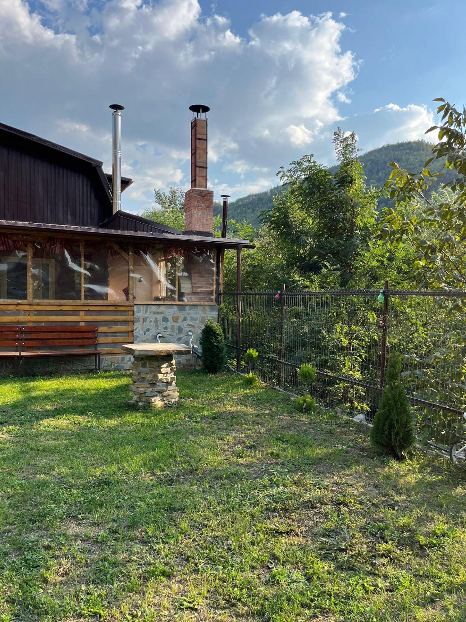 Pensjonat Casa Vio Nehoiu Zewnętrze zdjęcie